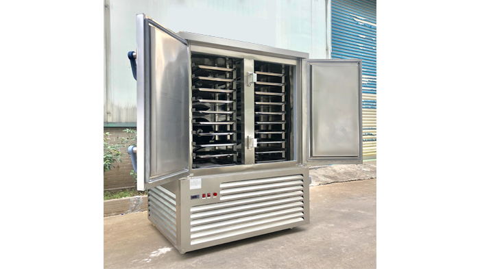 Tray vegetable freezing machine